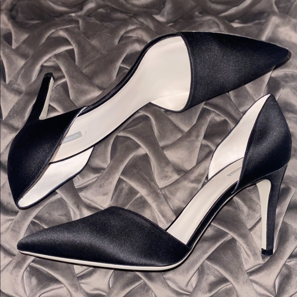 Giorgio Armani - Satin Pointed Pump. NEVER WORN